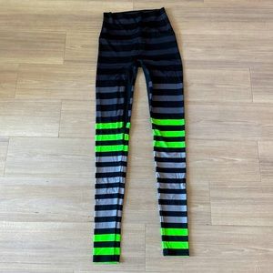 K-DEER striped yoga leggings 🖤💚🖤